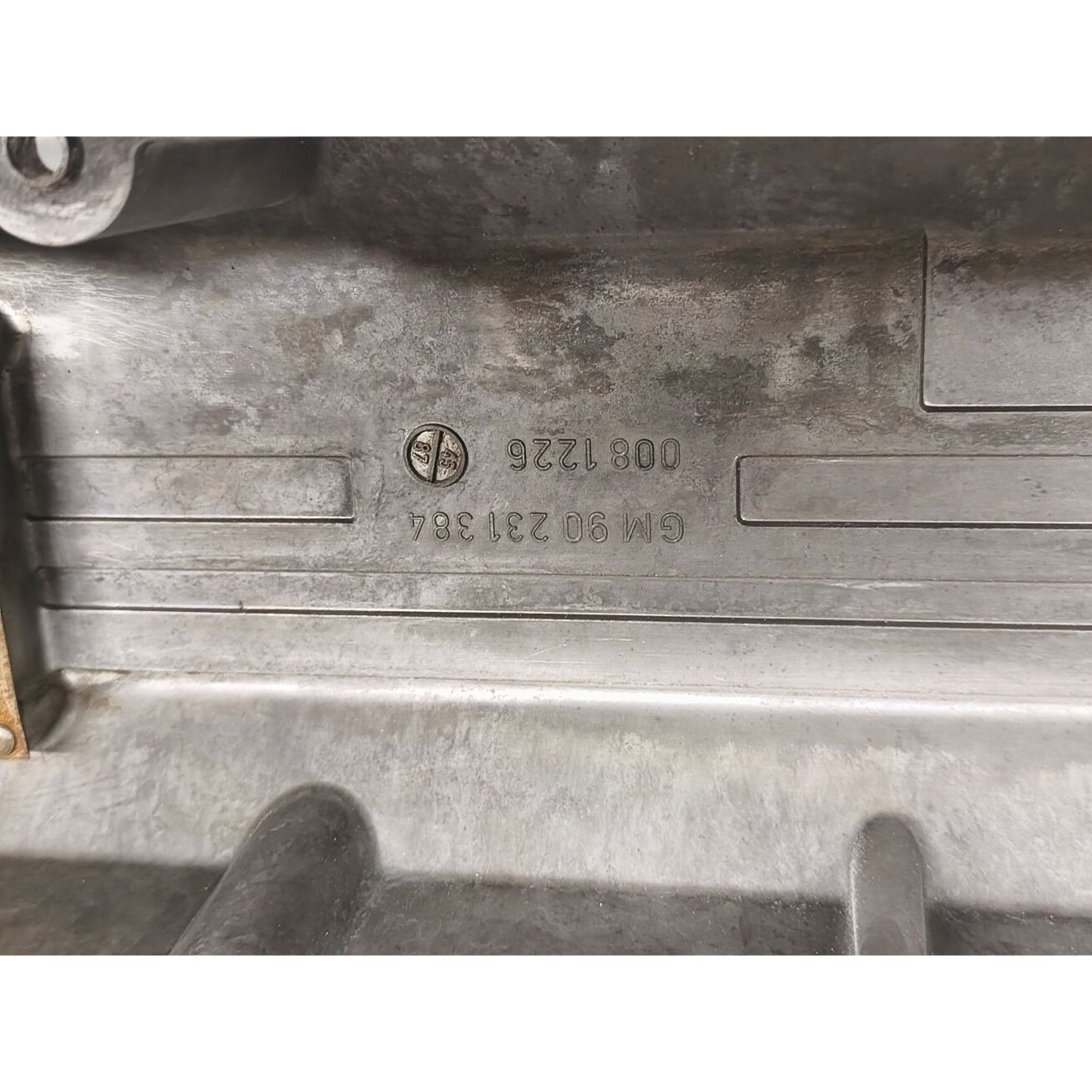 Opel Omega / Senator / Monza valve cover 2 Opel Omega / Senator / Monza valve cover 2