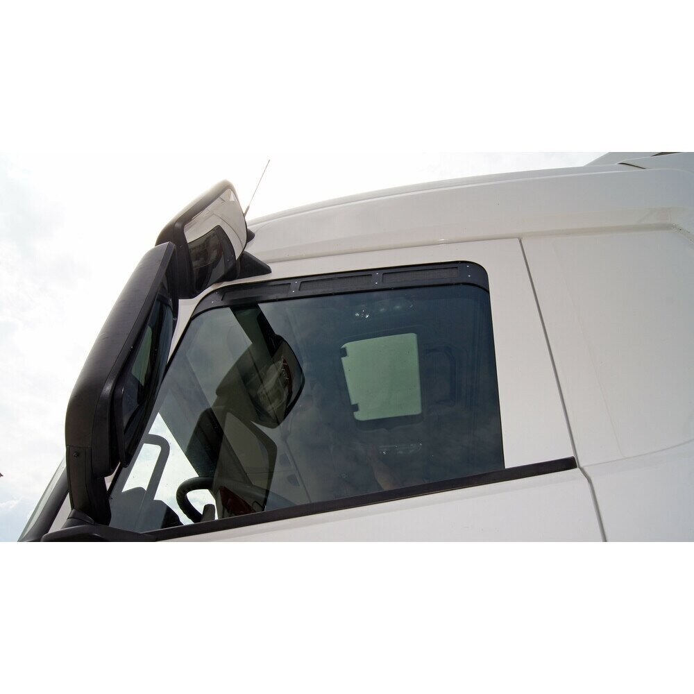 Tinklelis nuo uodų Volvo FH sunkvežimiui 1 Tinklelis nuo uodų Volvo FH sunkvežimiui 1